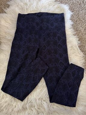 Athleta Ultimate 7/8 Tight Snake Print Leggings